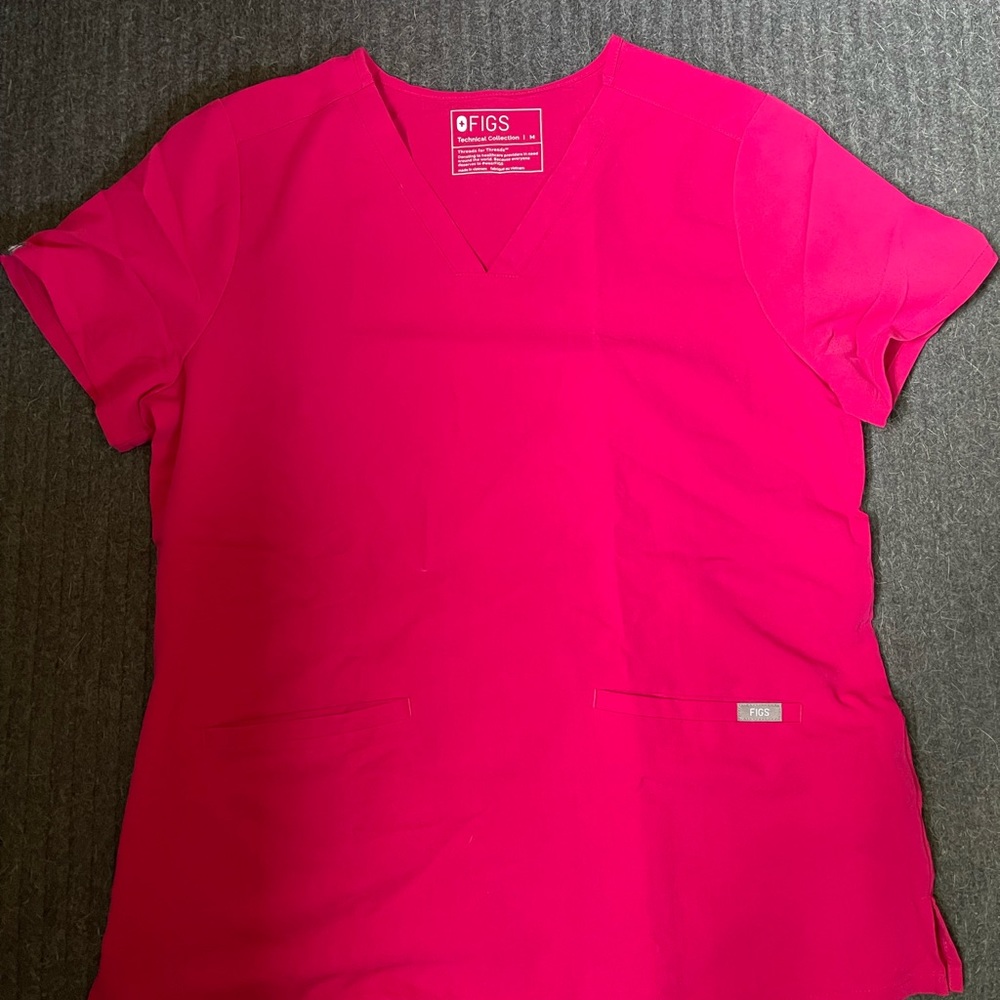 TOP AND BOTTOMS — Figs Ultra Rose Casma Med Top and Zamora petite medium joggers